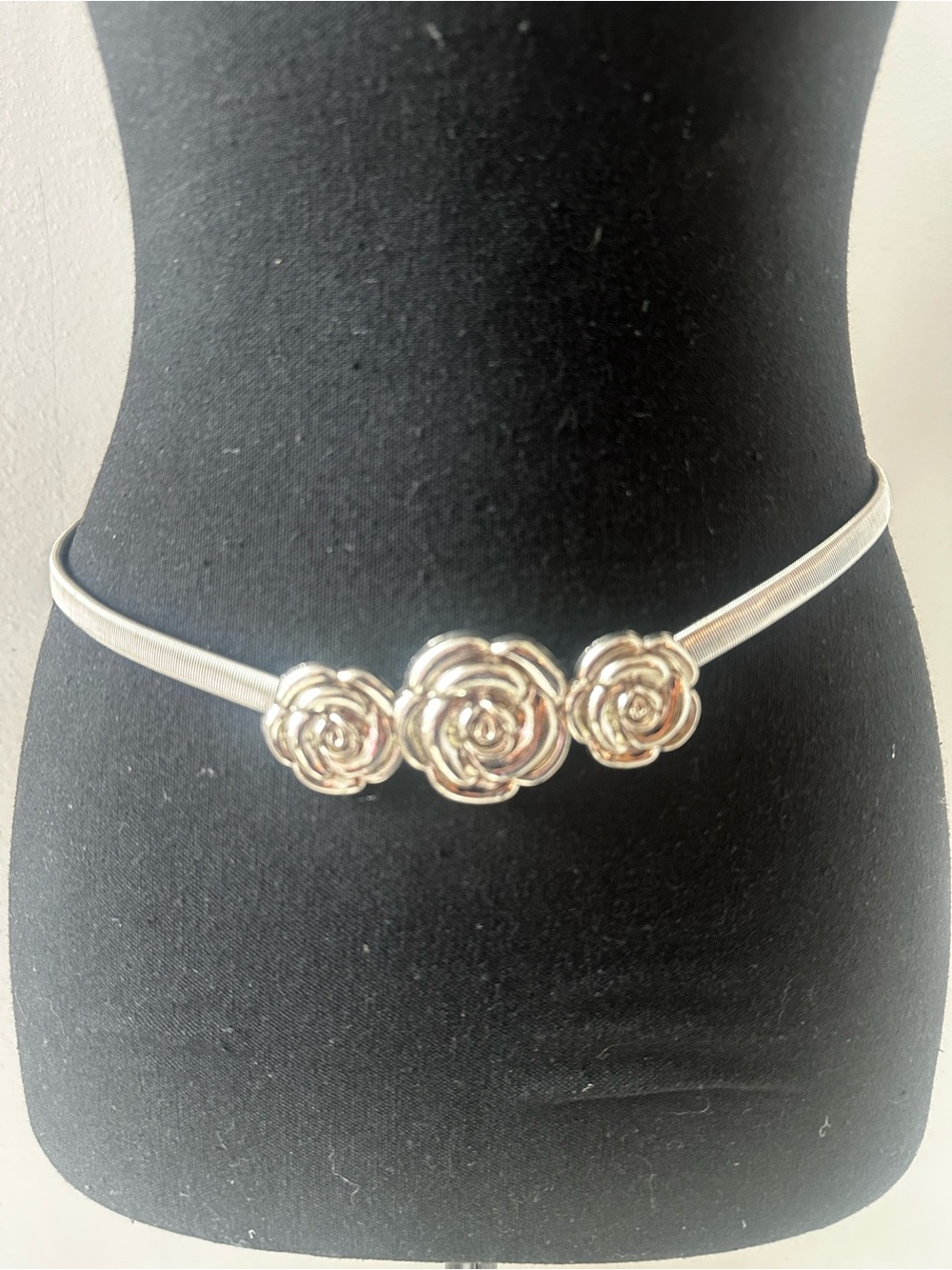 Silver Floral Triple-Rose Stretch Waist Belt